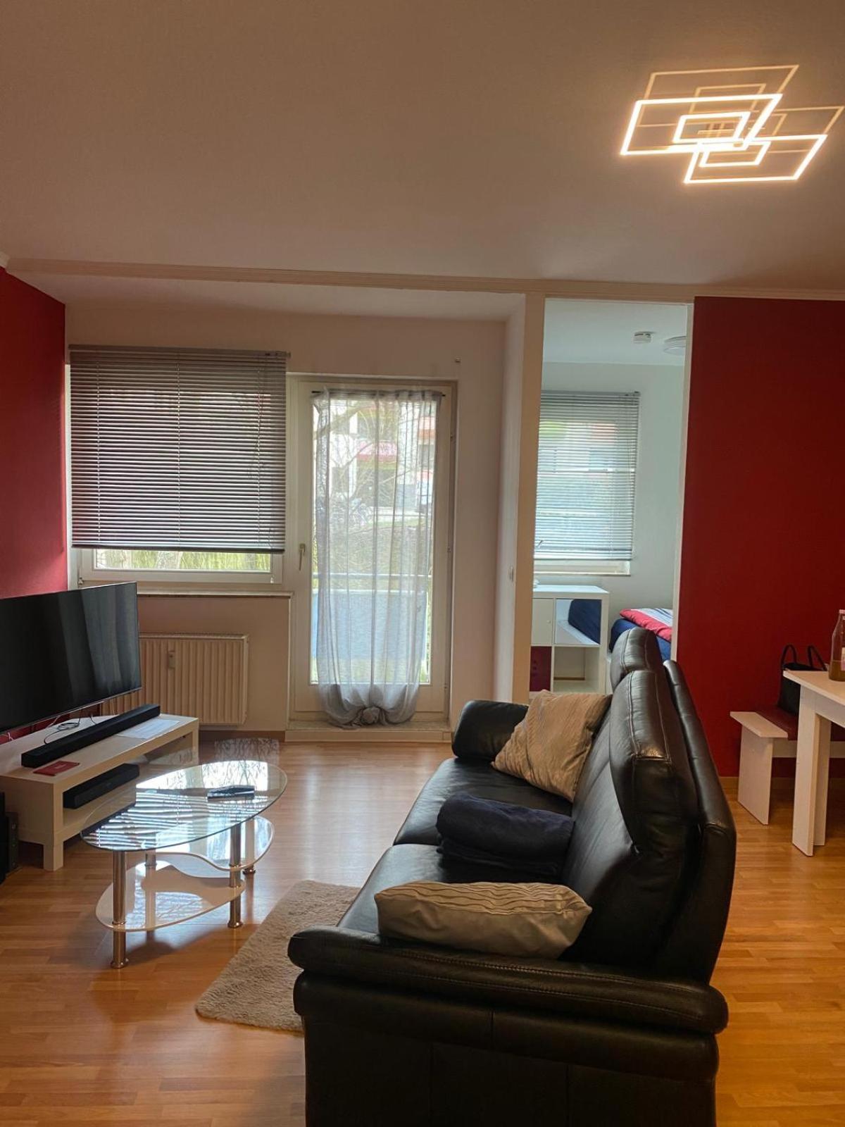 Zwei Zimmer Appartment Mit Balkon Und Stellplatz Voll Moebliert Treviri Esterno foto