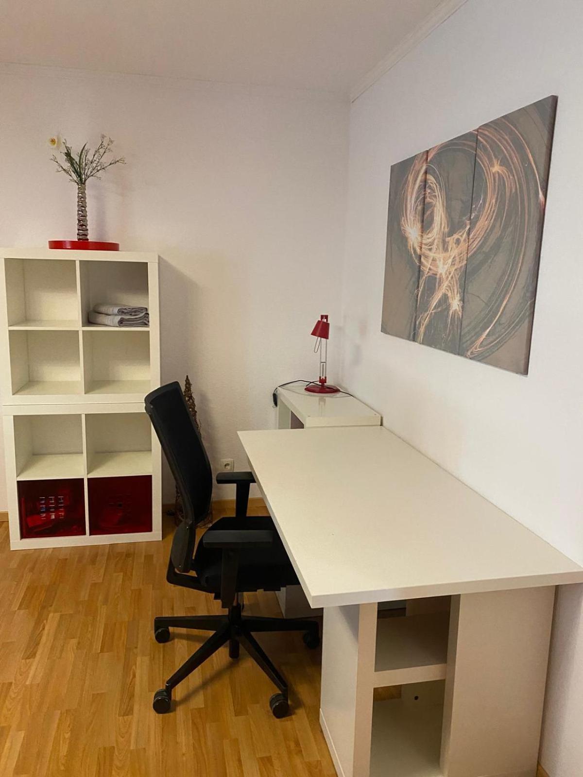 Zwei Zimmer Appartment Mit Balkon Und Stellplatz Voll Moebliert Treviri Esterno foto