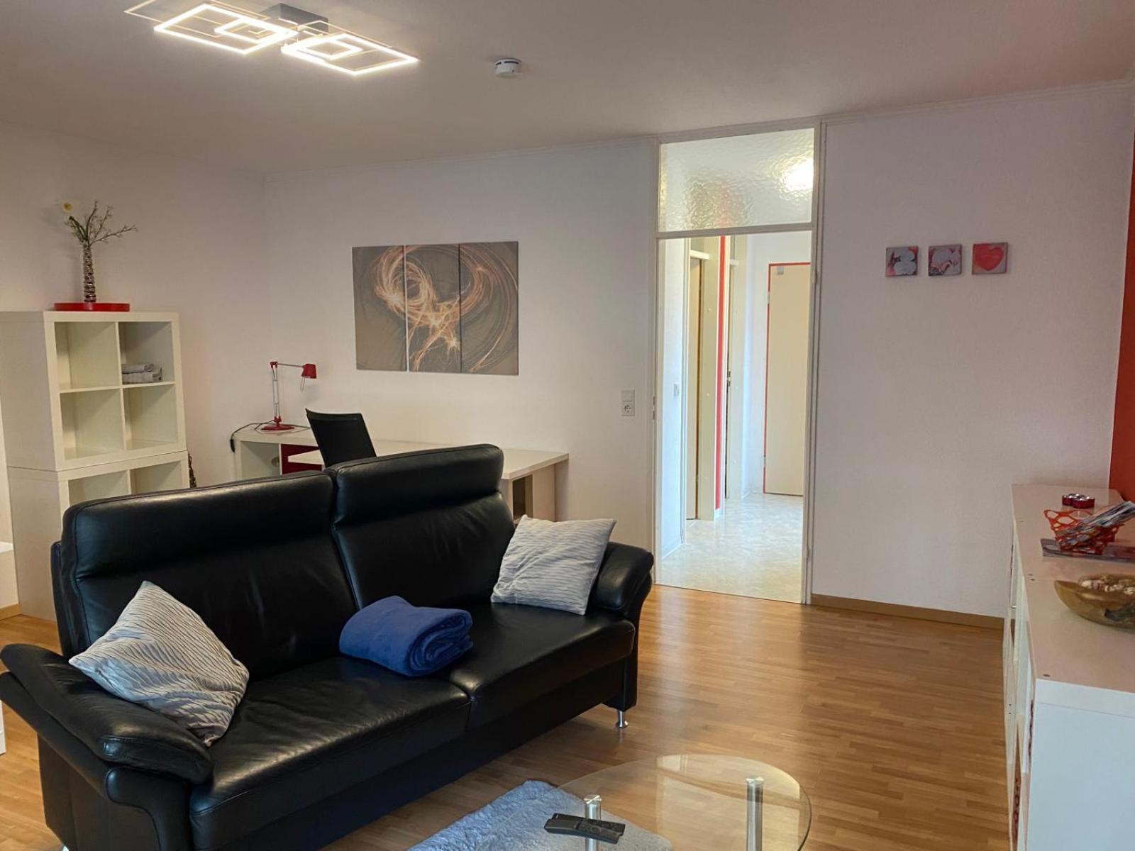 Zwei Zimmer Appartment Mit Balkon Und Stellplatz Voll Moebliert Treviri Esterno foto